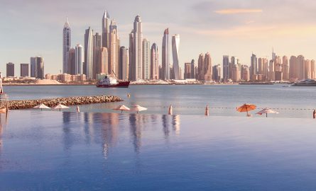 Die Skyline Dubais fotografiert von der Palm Jumeirah aus