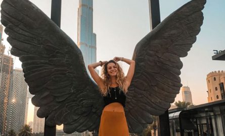 Fotoshooting vor den Wings of Mexico in Dubai